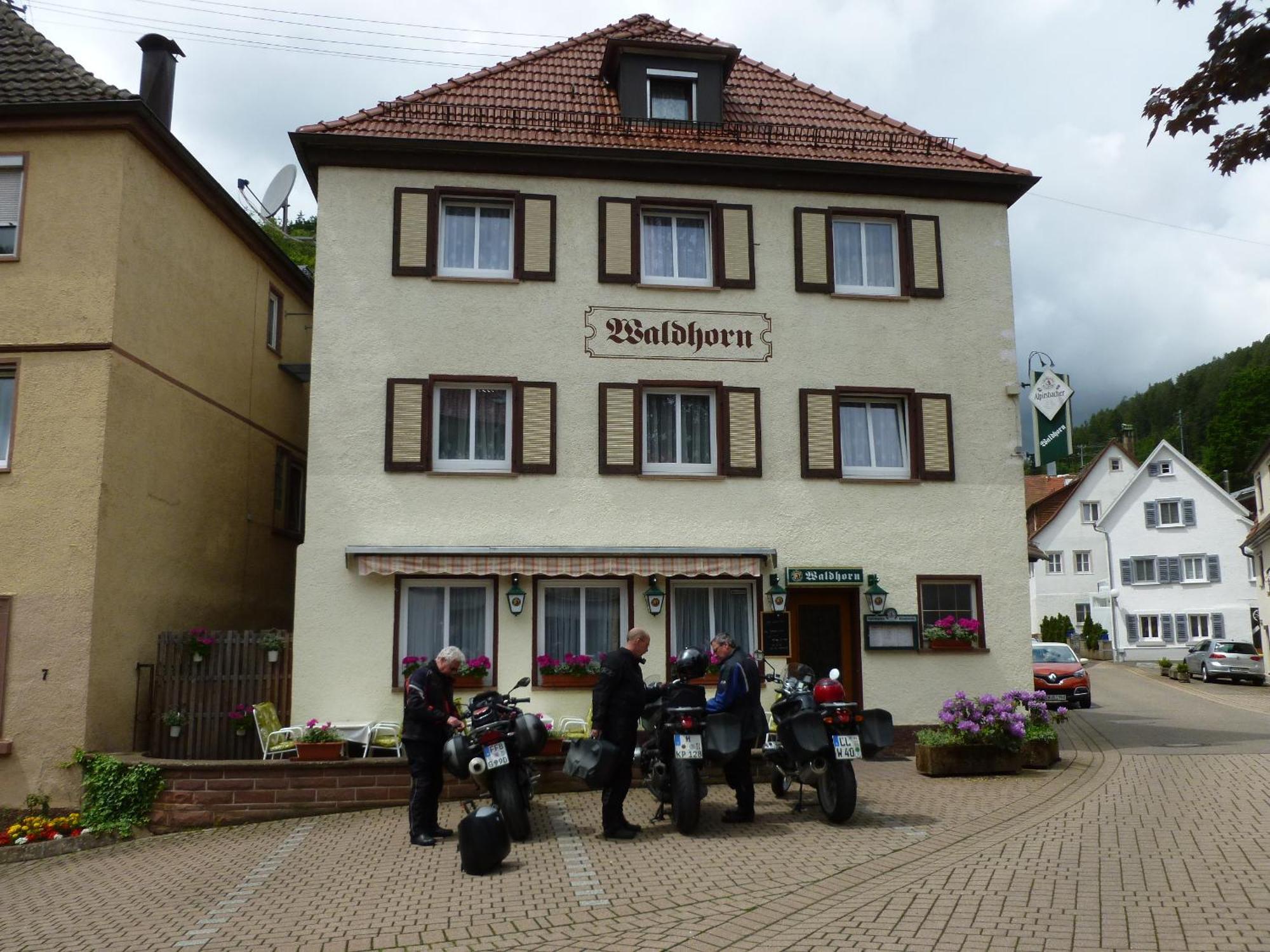 Gasthaus Waldhorn Бад-Тайнах-Цавельштайн Экстерьер фото